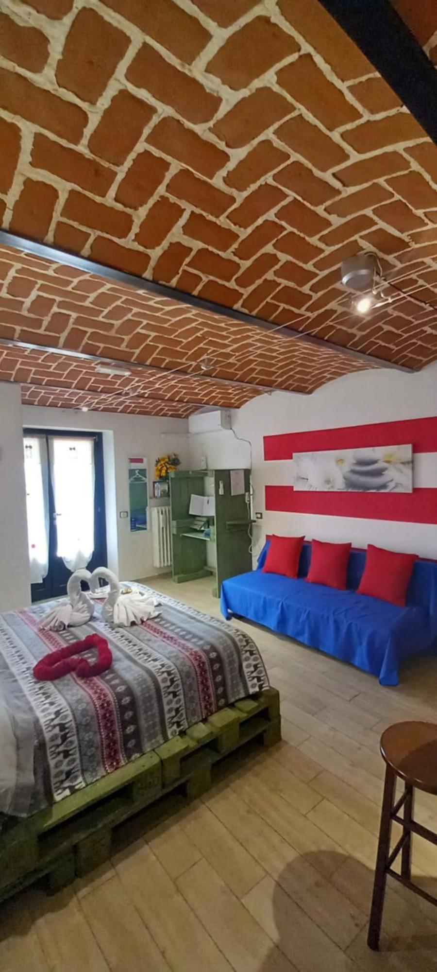 Casa Appartamento Vacanze La Fermata Delle Rondini Castello di Annone Exterior foto